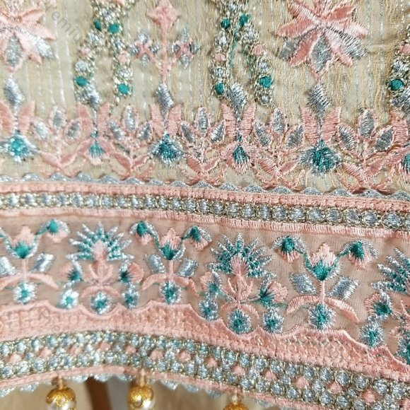 Large Pakistani Fancy Embroidered Jacquard Cotton Broshia Banarsi Shalwar Kameez - Picture 13 of 13